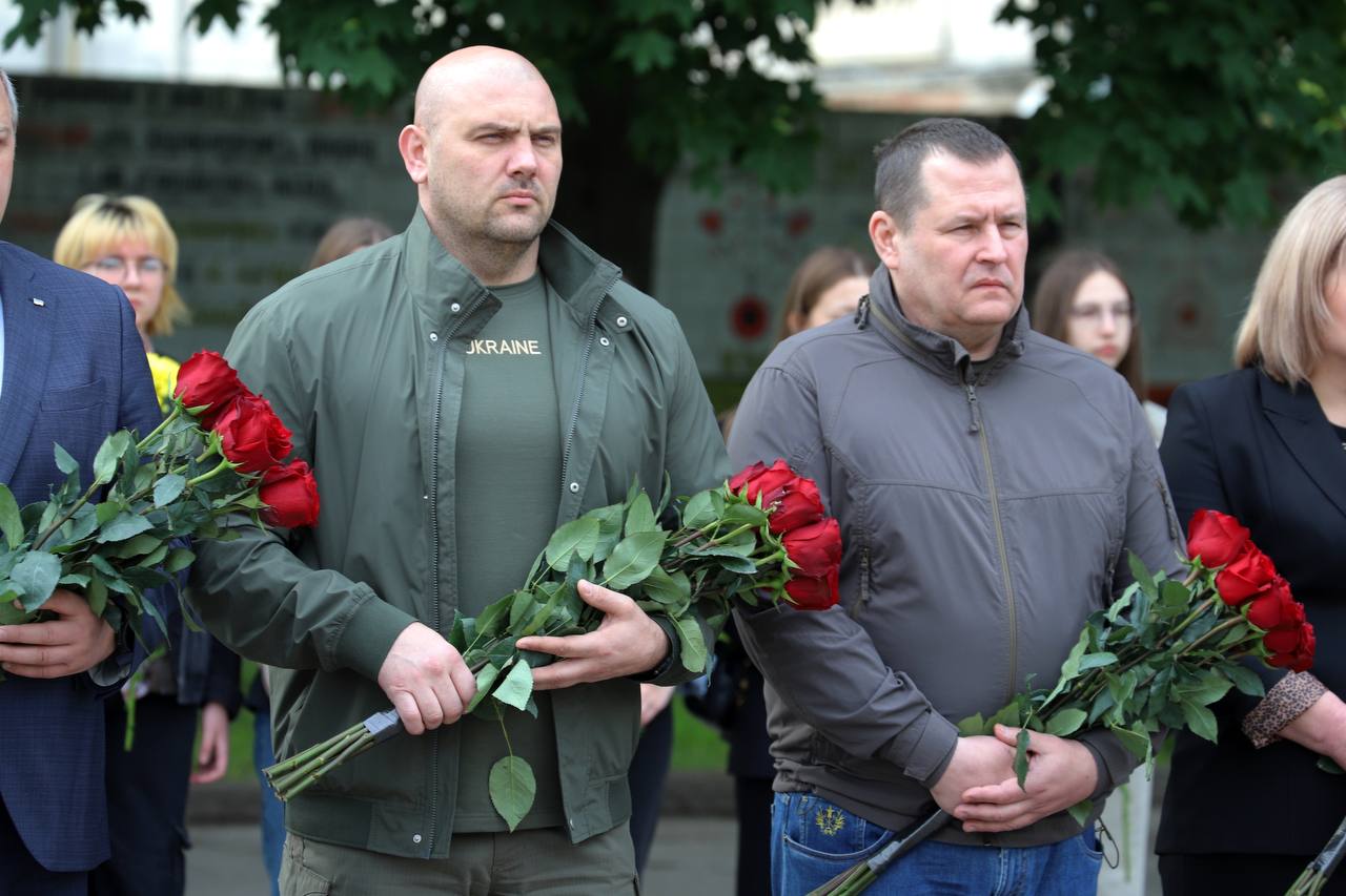 «Шануємо. Пам’ятаємо. Продовжуємо стояти проти зла», — Філатов у День пам’яті та перемоги над нацизмом