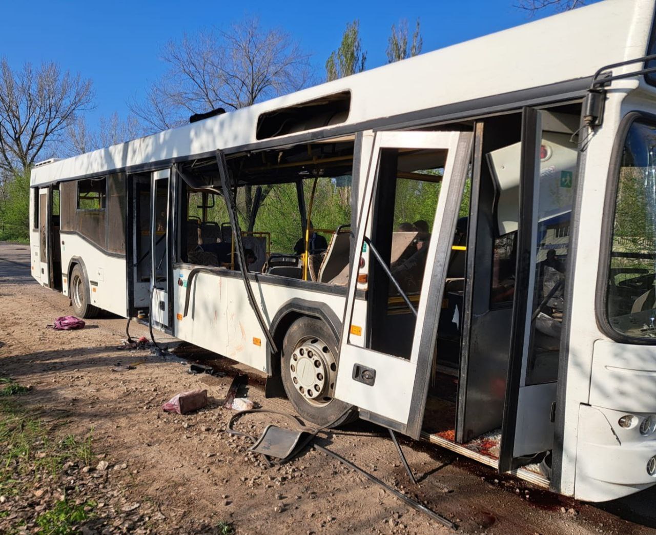 У лікарні помер 59-річний чоловік, який постраждав під час обстрілу автобуса в Марганці