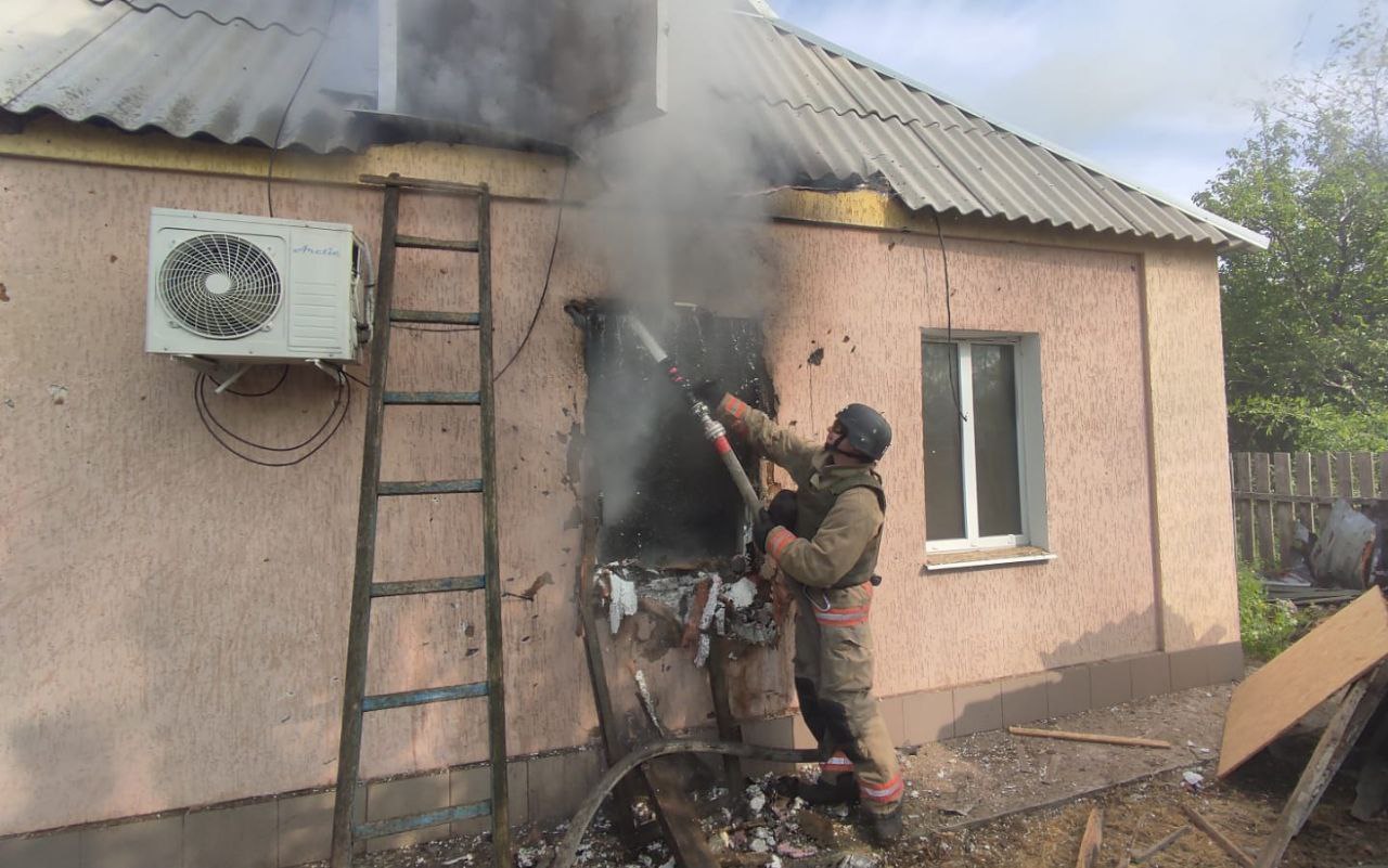 <strong>Окупанти атакували Нікопольщину та Синельниківський район: є постраждала, пошкоджені будинки й інфраструктура</strong>