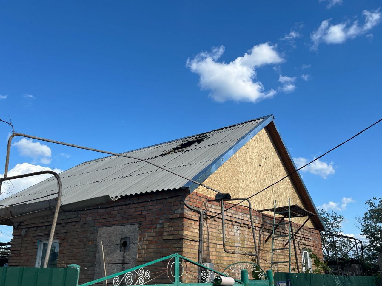 Ворожа атака на Дніпропетровщину: є загибла та руйнування