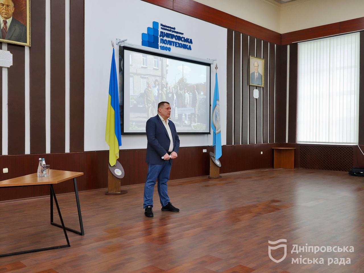 Близько тисячі слухачів та живе спілкування. Філатов продовжує читати відкриті лекції студентам університетів Дніпра