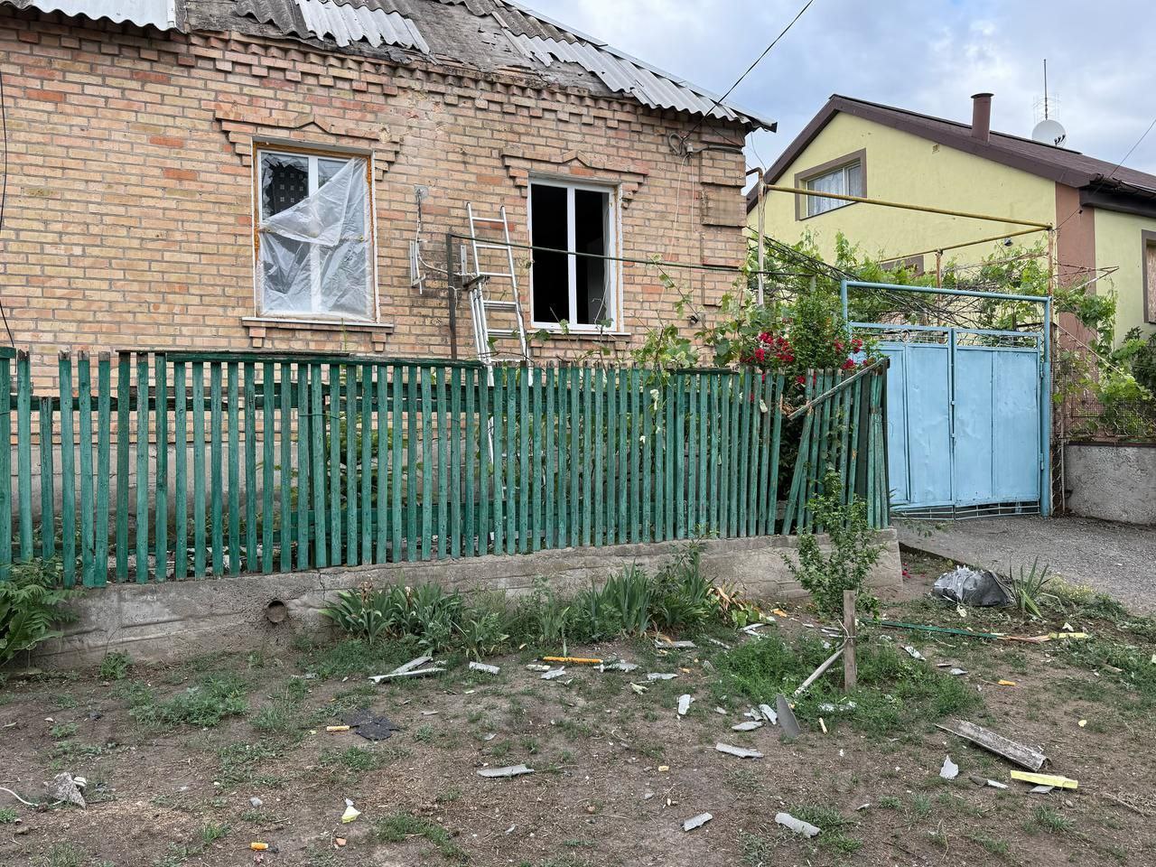 Протягом дня росіяни били по Дніпропетровщині артилерією та дронами: постраждала жінка
