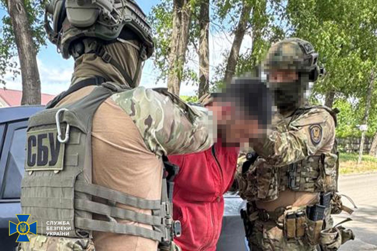 Працюючи таксистом, коригував удари рф по Дніпру: СБУ затримала агента фсб