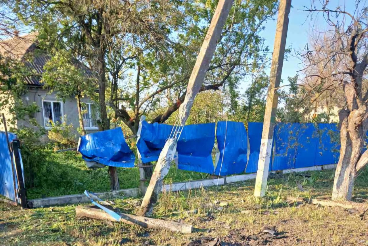 Дронами та артилерією били росіяни по Дніпропетровщині: пошкоджено цивільну інфраструктуру