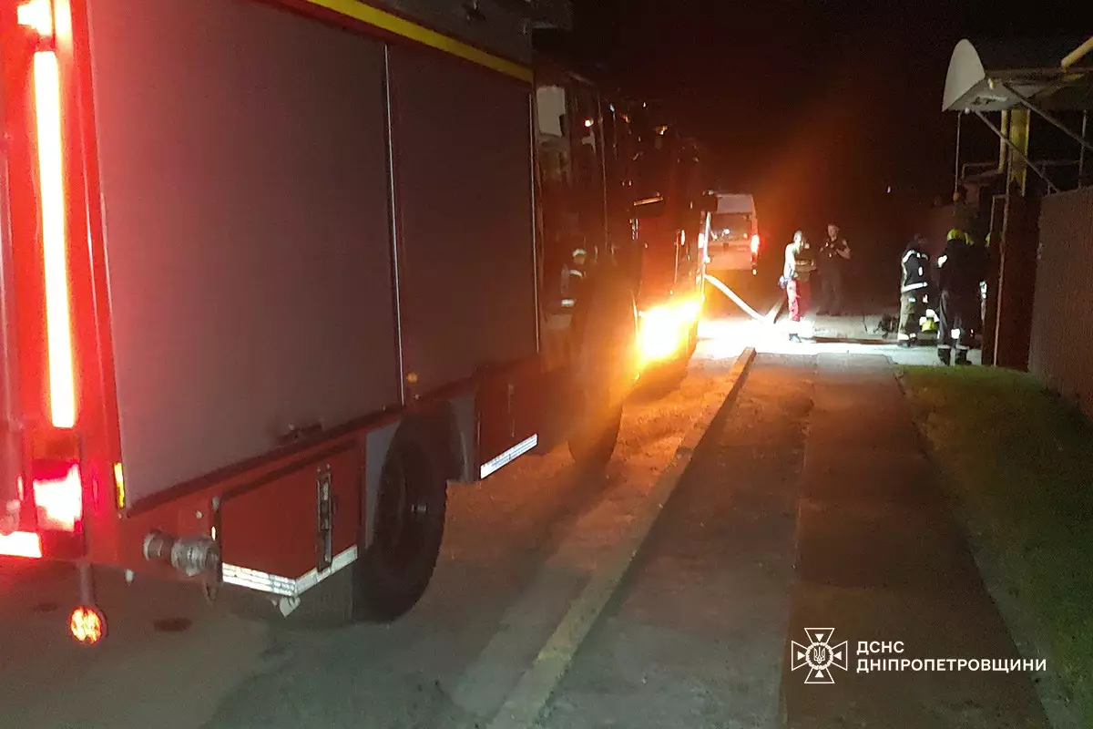 У Дніпрі на пожежі надзвичайники врятували чоловіка