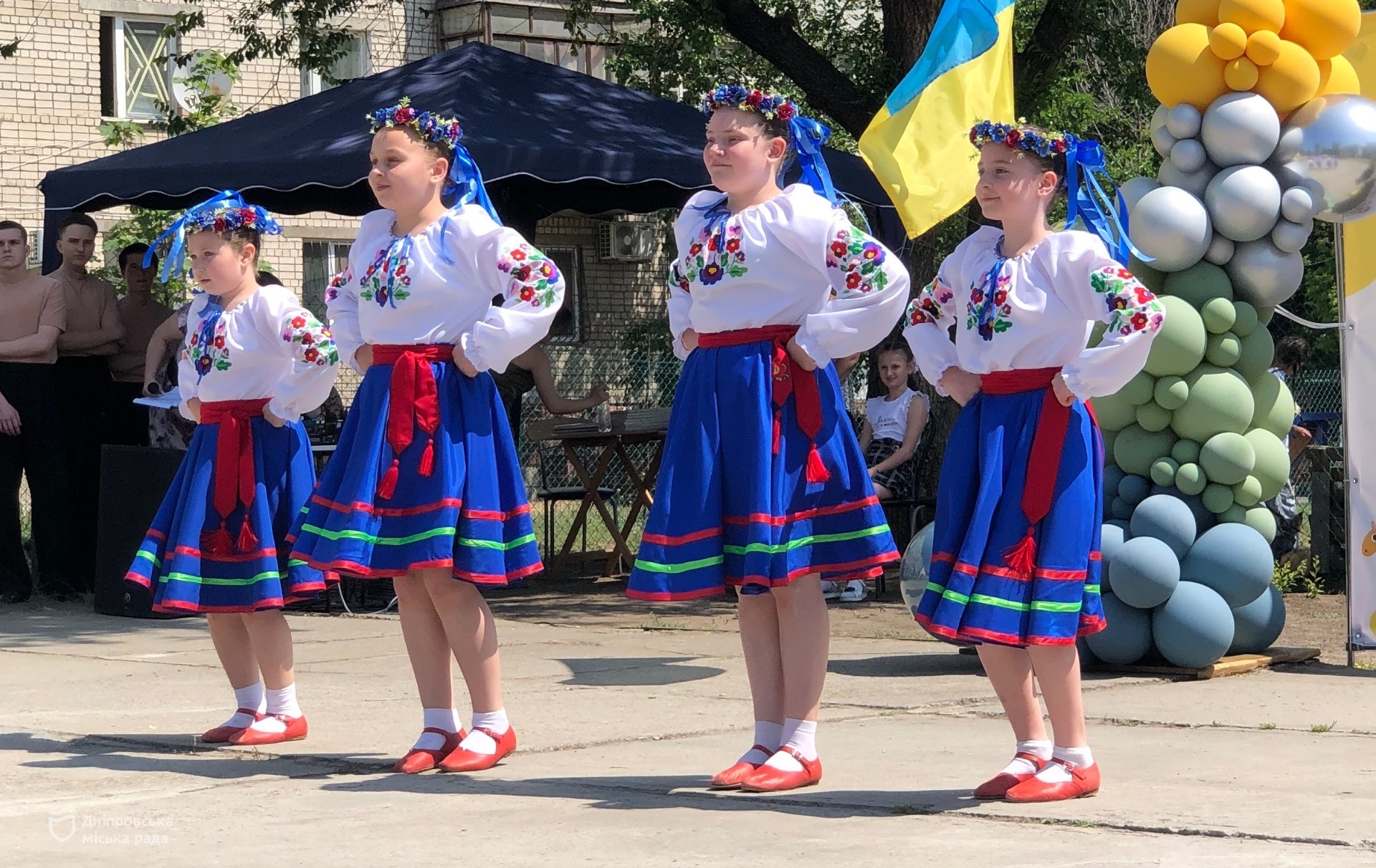 «Дуже яскравий захід! Я в захваті від виступів інших і мені здається, що ми теж виступили гідно», – дніпрянка про підсумковий концерт позашкілля «Best of the best»
