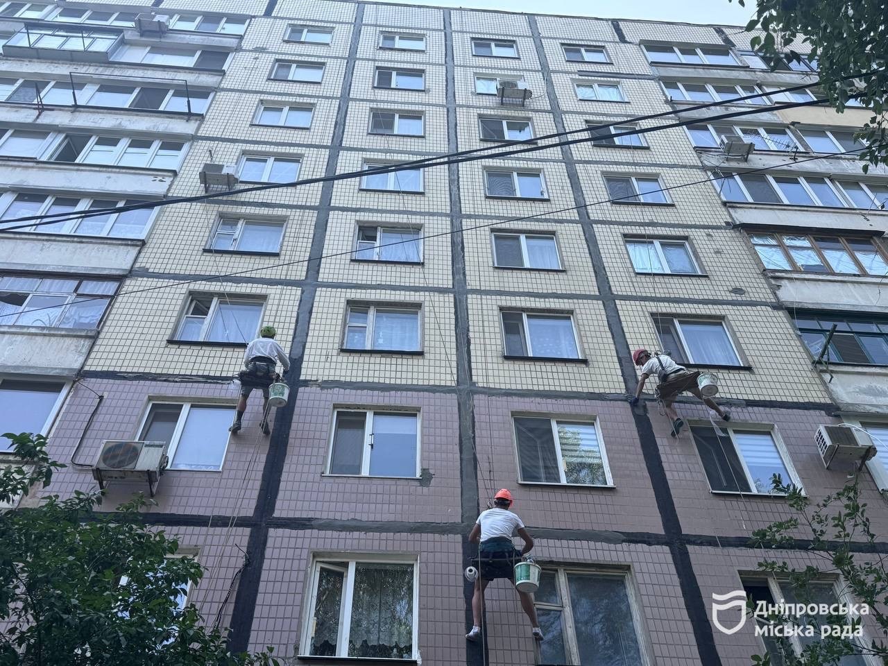 Сухо, тепло та без плісняви – оновлення міжпанельних швів у багатоповерхівках Дніпра