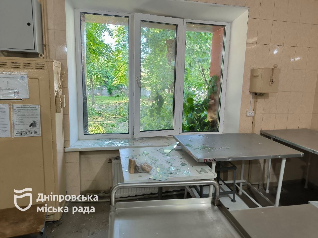 Через ворожий обстріл у Дніпрі постраждали школи і садки