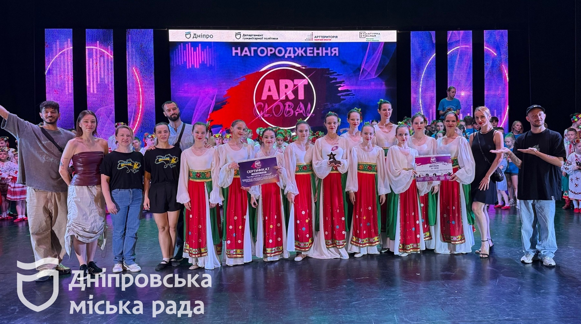 «Нам дуже сподобалося — і сцена, і апаратура, і можливість обмінятися досвідом», – учасниця Всеукраїнського фестиваль-конкурсу ARTGLOBAL у Дніпрі