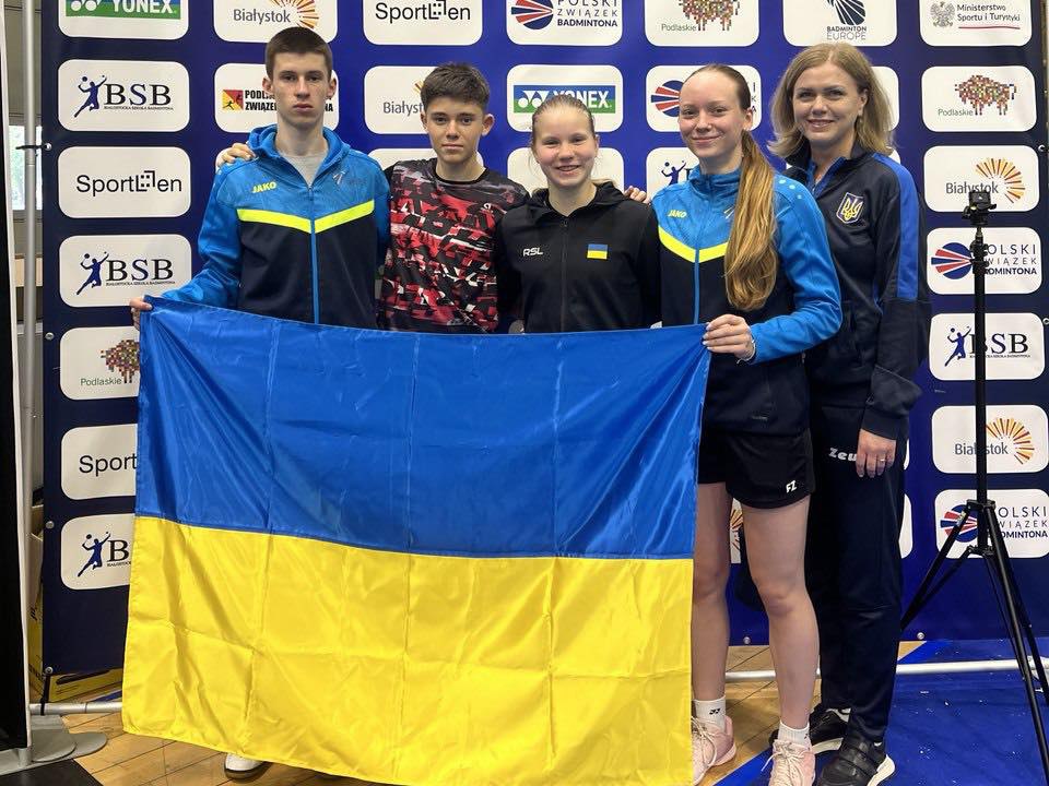 Бадмінтоністи з Дніпра вибороли 5 медалей на турнірі у Польщі