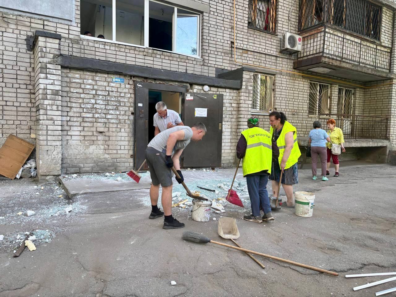 На житломасивах, де були ворожі влучання, наразі більше 5 тис абонентів залишаються без світла, — Борис Філатов