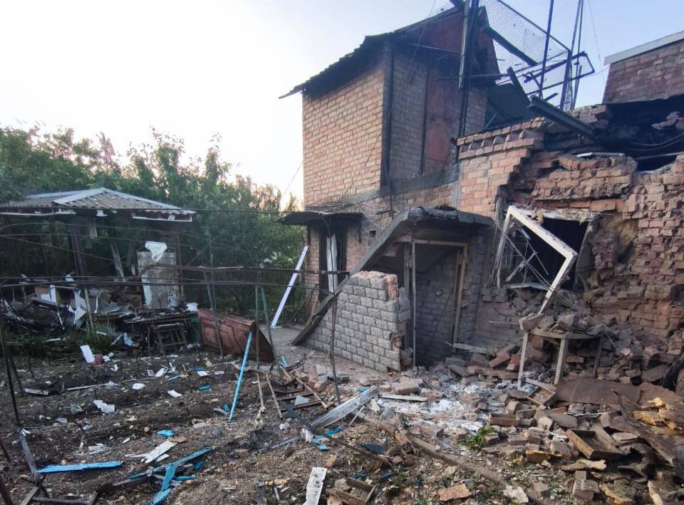 росіяни били по Дніпропетровщині КАБами, «Градом», дронами та важкою артилерією: є загиблий