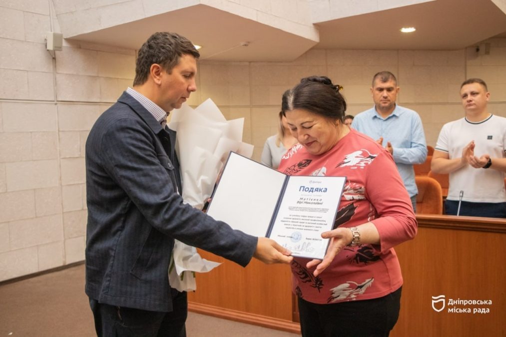 Під час засідання 70-ї чергової сесії міськради Дніпра вручили нагороди медичним працівникам
