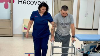 Військовий Олексій відновлюється після поранення у Дніпрі вересень 2025
