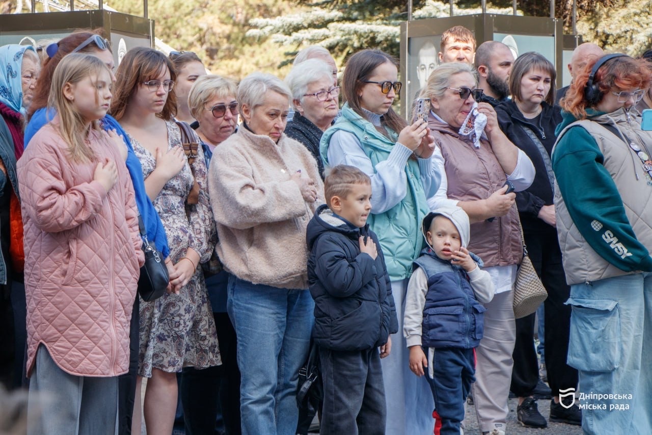 У Дніпрі на алеї пам’яті встановили меморіальні конструкції, присвячені загиблим воїнам 26.09.2025