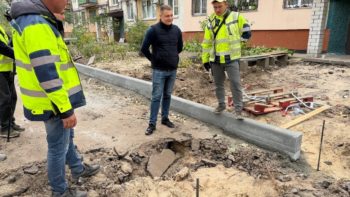 просп. Калнишевського, вул. Квітки Цісик у Дніпрі ремонтують дороги у дворах вперше з моменту будівництва