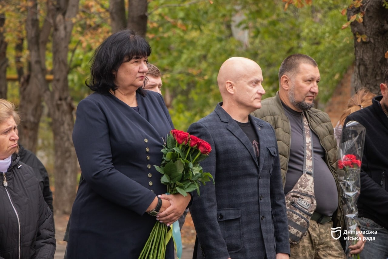 У Дніпрі на фасаді ліцею № 102 відкрили меморіальні дошки загиблим захисникам 30.09.2025