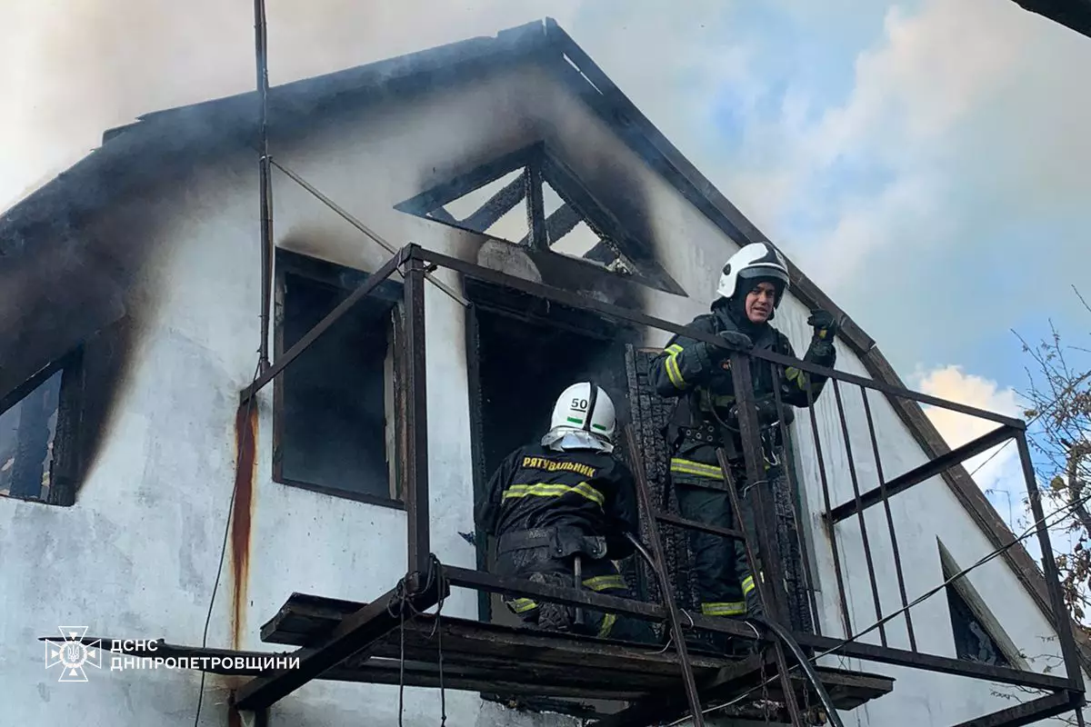 У Павлоградському районі горіла криша житлового будинку 31.10.2025
