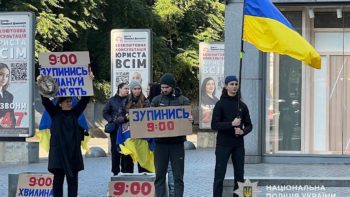 Хвилина тиші у Дніпрі: поліцейські прямо на дорогах разом з містянами зупинилися 4.10.2025