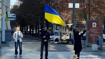 Хвилина тиші у Дніпрі: поліцейські прямо на дорогах разом з містянами зупинилися 4.10.2025