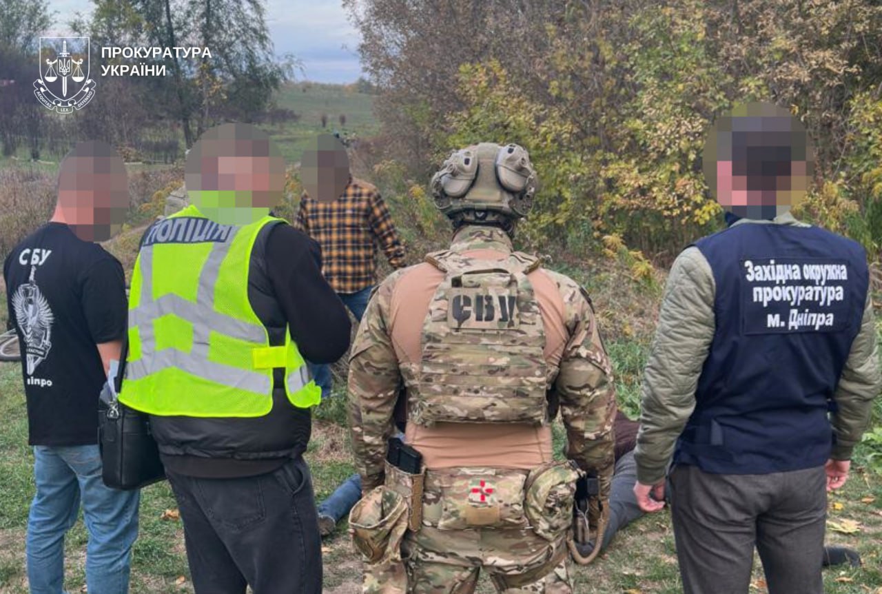 У Дніпрі затримали двох торгівців зброєю