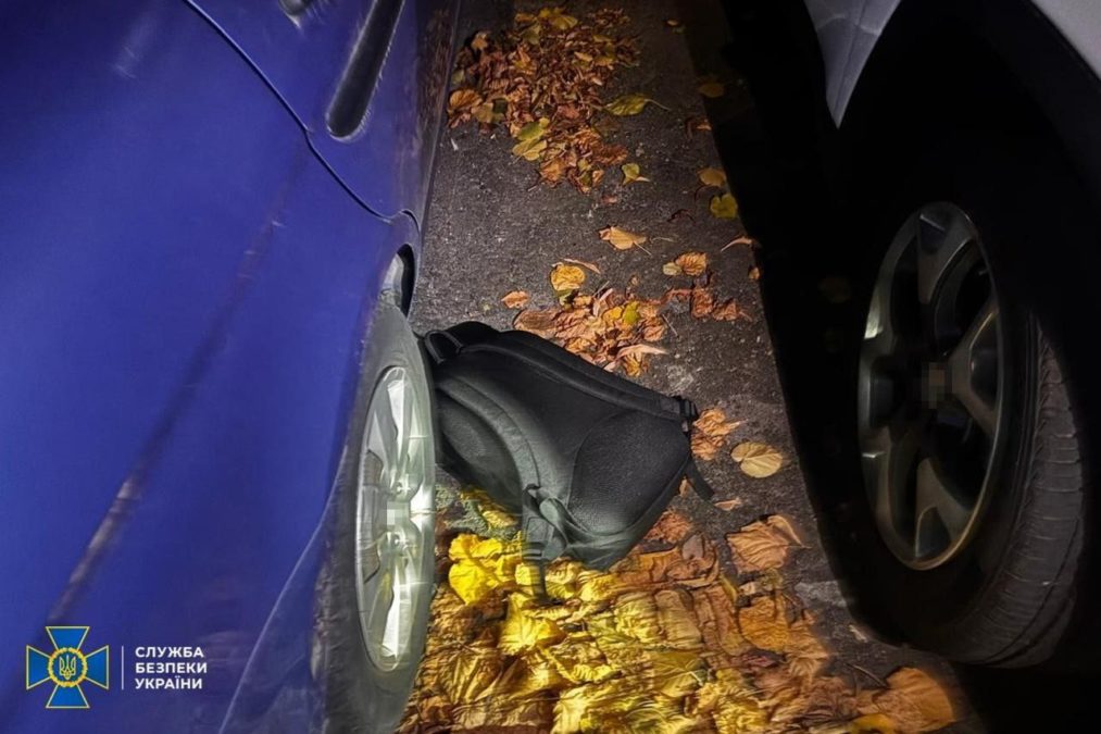 Підпал авто поліцейського у Дніпрі: агентку фсб викрито 17.10.2025