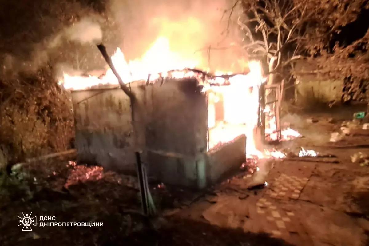 У Камʼянському жінка згоріла у власному будинку