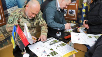 Борис Філатов погасив марку «Українська добровольча армія. Покликані перемагати» 15.10.2025