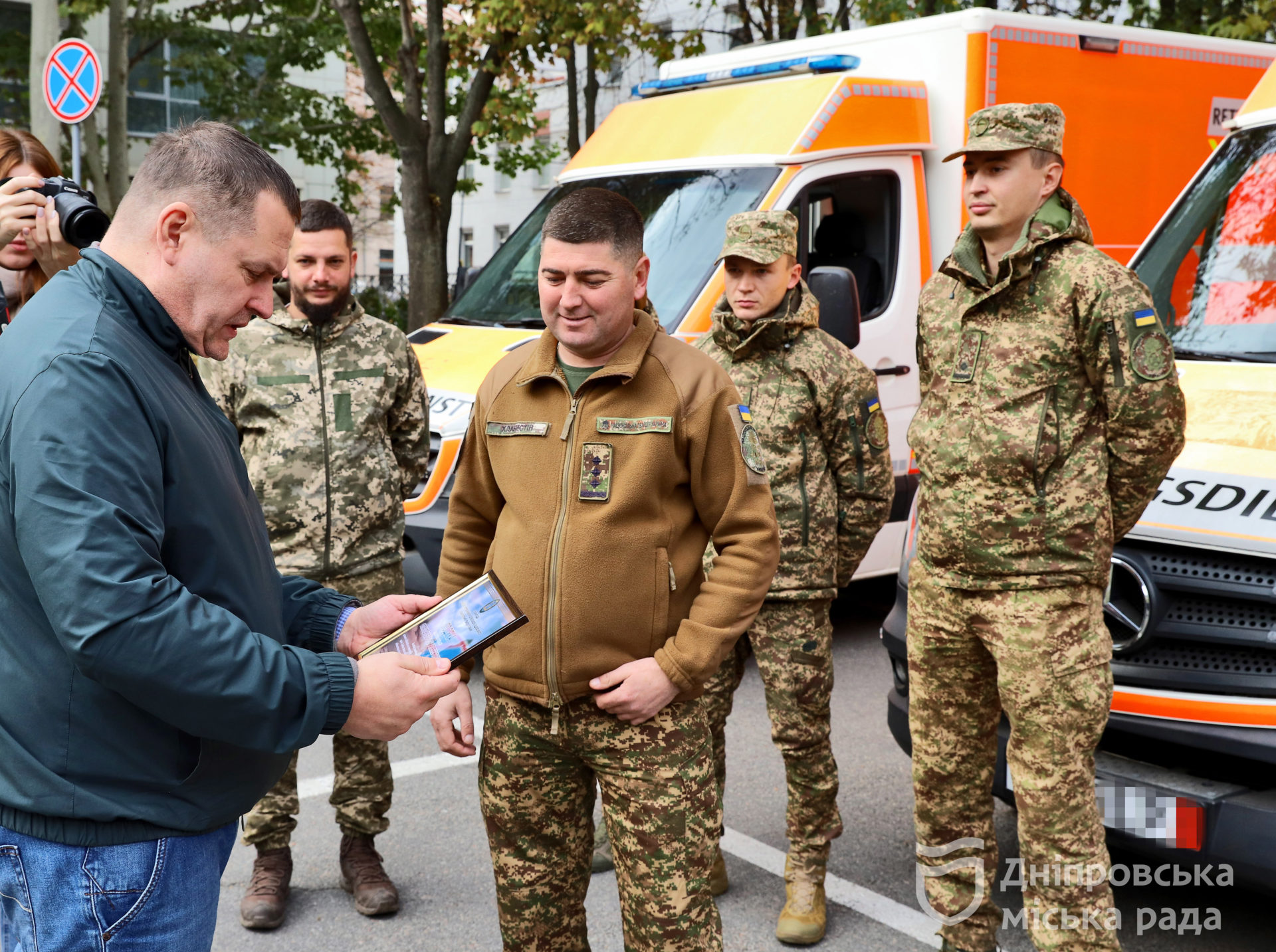 Дніпро надав Силам оборони карети швидкої 23.10.2025