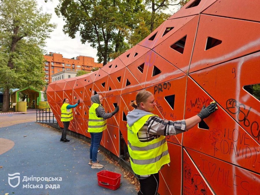 Сквер Героїв: за дорученням Бориса Філатова ремонт дитячого та інклюзивного майданчиків у Дніпрі 2.10.2025