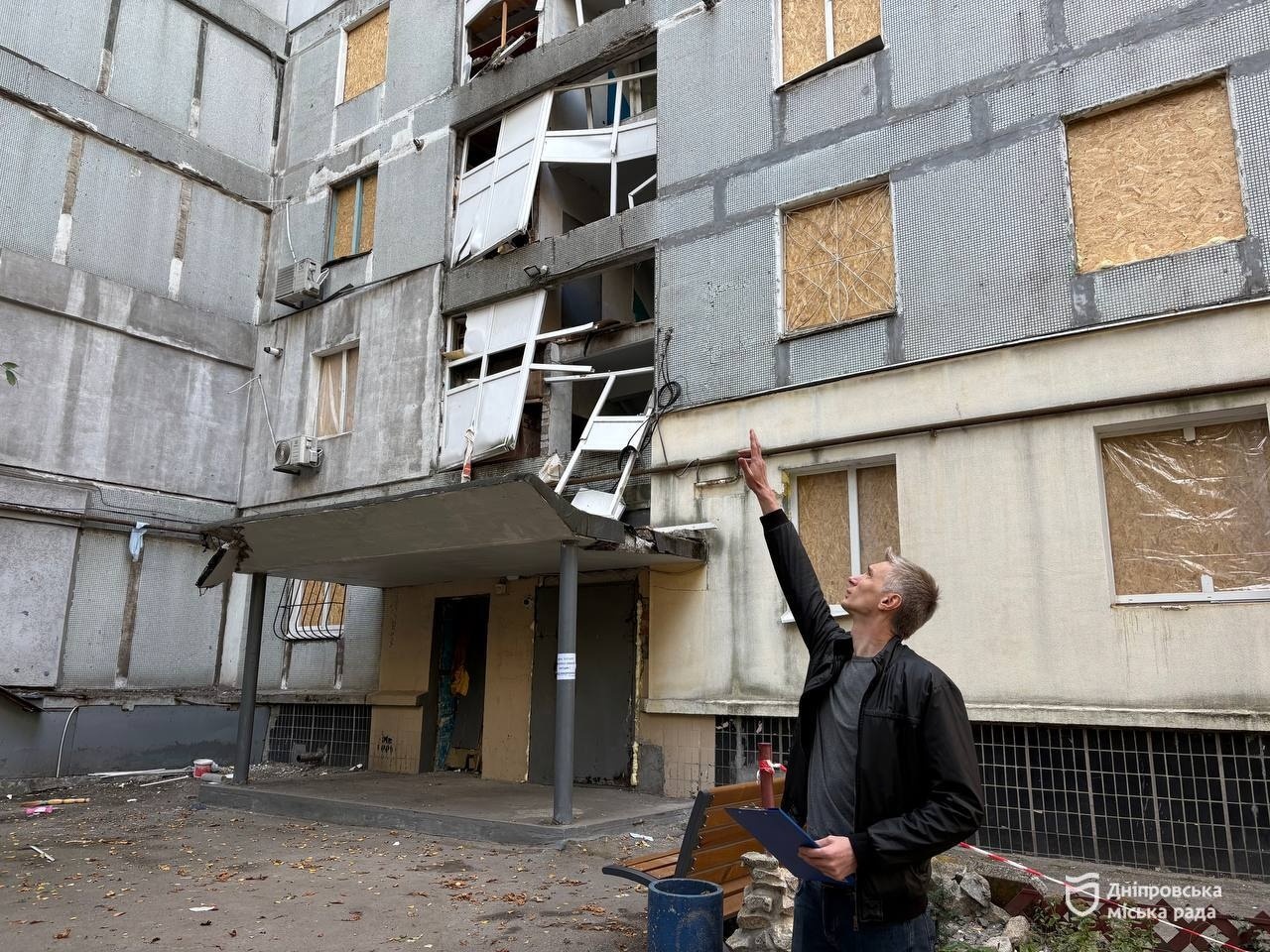 Пр. Богдана Хмельницького, 38: за підтримки Бориса Філатова відновлення після влучання