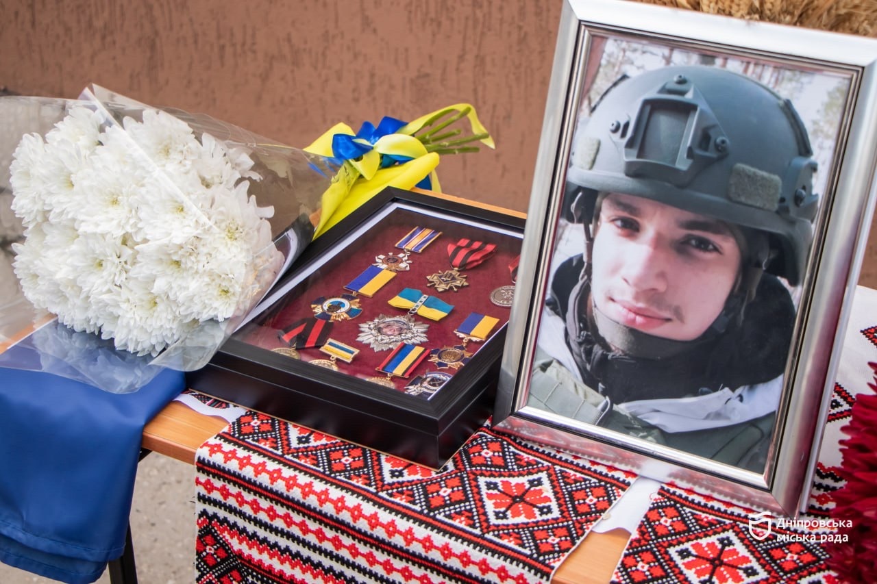 У Дніпрі відкрили меморіальну дошку загиблому Герою В’ячеславу Легкому 6.10.2025