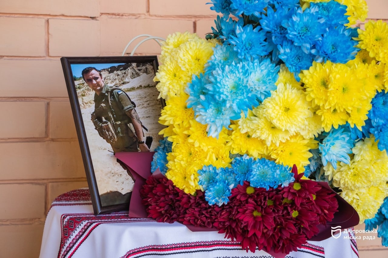 Меморіальна дошка на честь захисника України Юрія Гайдаша