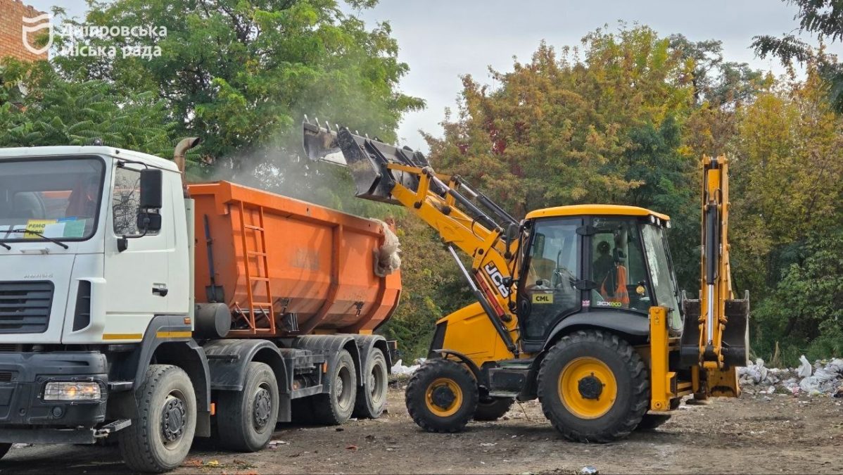 У Дніпрі продовжують очищати місто від великогабаритного сміття 8.10.2025