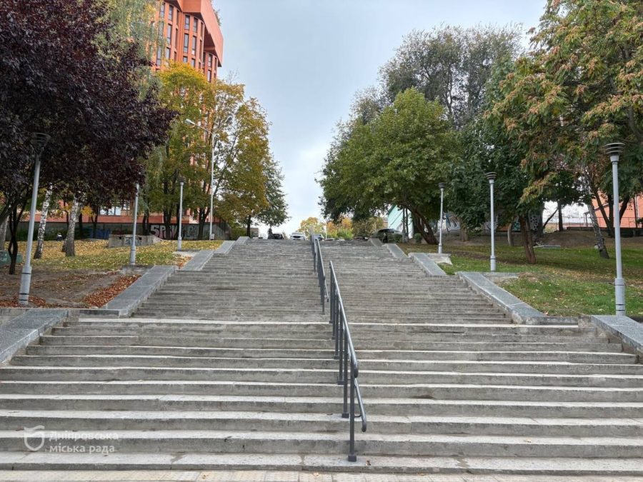 Парк імені Лазаря Глоби - ремонт сходів з боку вулиці Старокозацької 9.10.2025