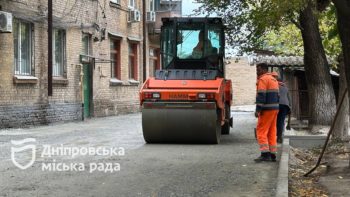 Борис Філатов: під контролем ремонти асфальтного покриття на прибудинкових територіях пр. Сергія Нігояна 9.10.2025