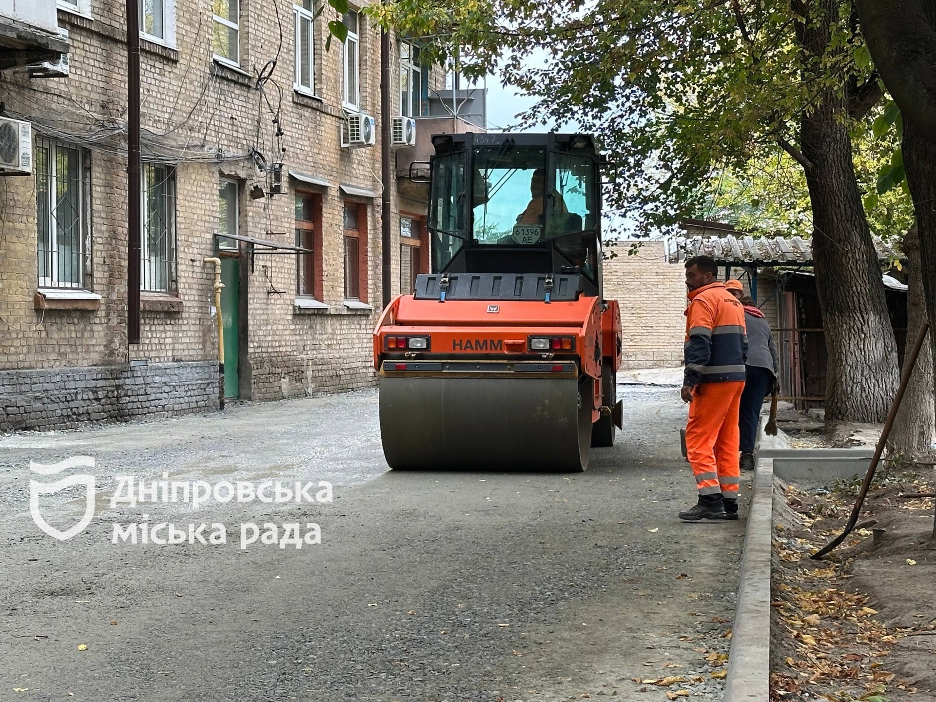 «Ми дуже вдячні Борису Філатову, що не полишає нас сам на сам із проблемами», — дніпрянка про ремонт асфальтного покриття на проспекті Нігояна