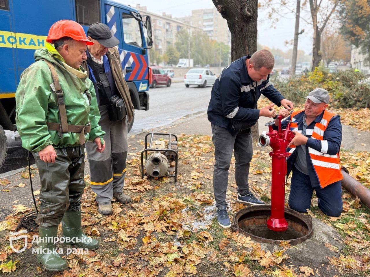 Дніпро посилює протипожежний захист міста — 289 гідрантів оновлено 12.10.2025