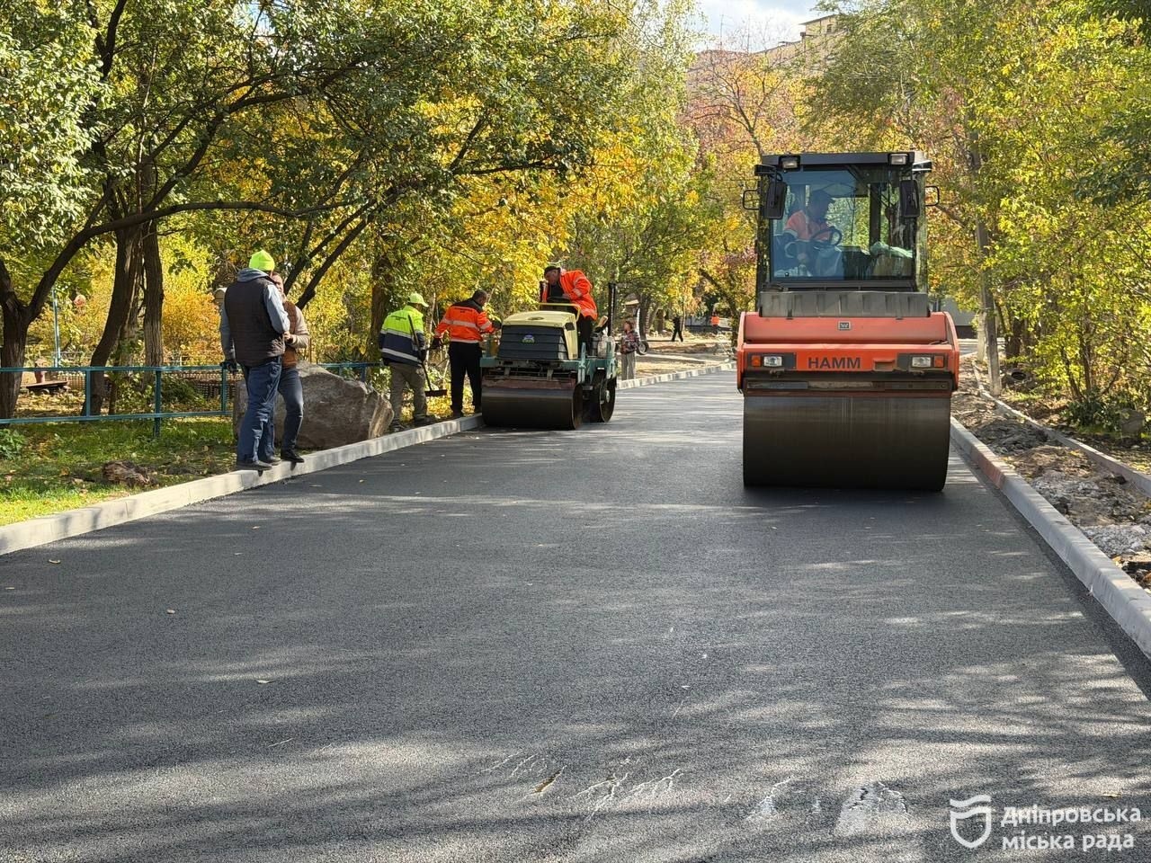 Задля безпеки та комфорту містян: у Дніпрі продовжують ремонтувати дороги та тротуари