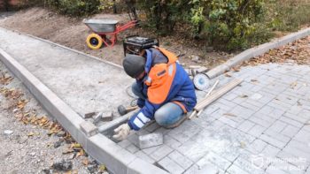 Робоча, 65: ремонт внутрішньоквартальних доріг 17.10.2025