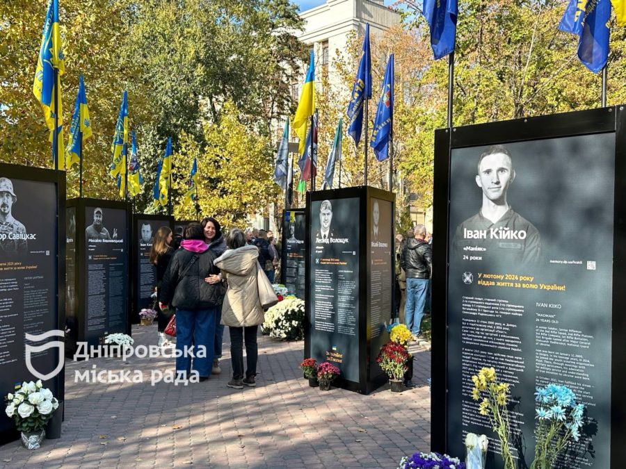 o «Історії Героїв»: у Дніпрі відкрили 10-ту частину проєкту в Сквері Героїв 23.10.2025