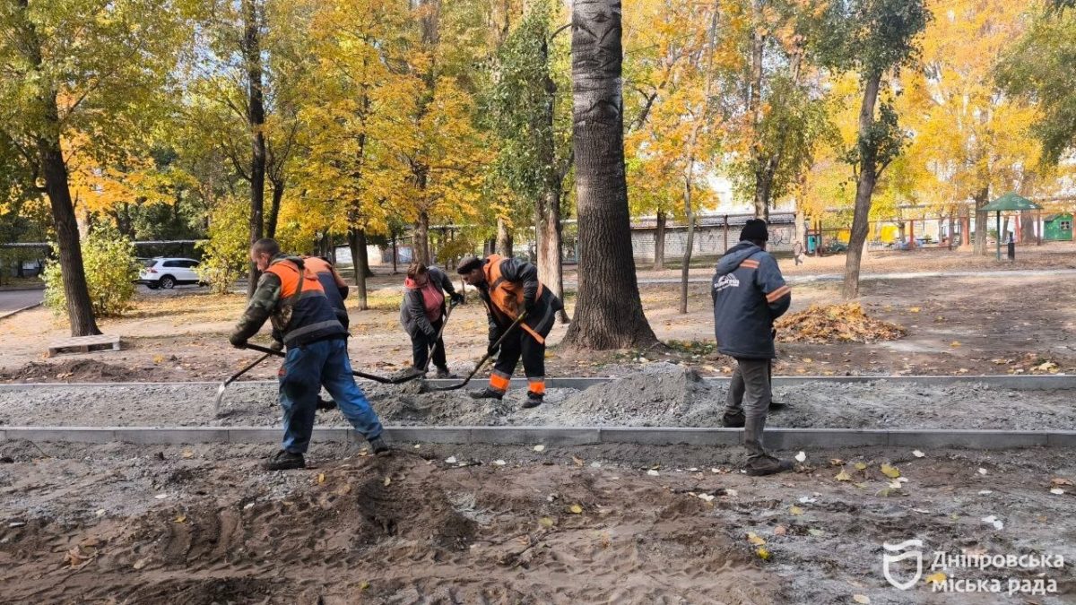 пров. Крушельницької: ремонт внутрішньоквартальних доріг та пішохідних зон 23.10.2025