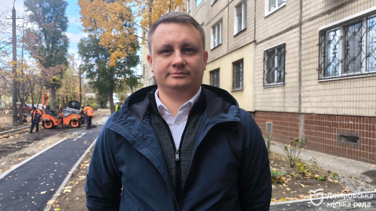 У Дніпрі продовжують комплексний ремонт дворів у житлових районах 24.10.2025