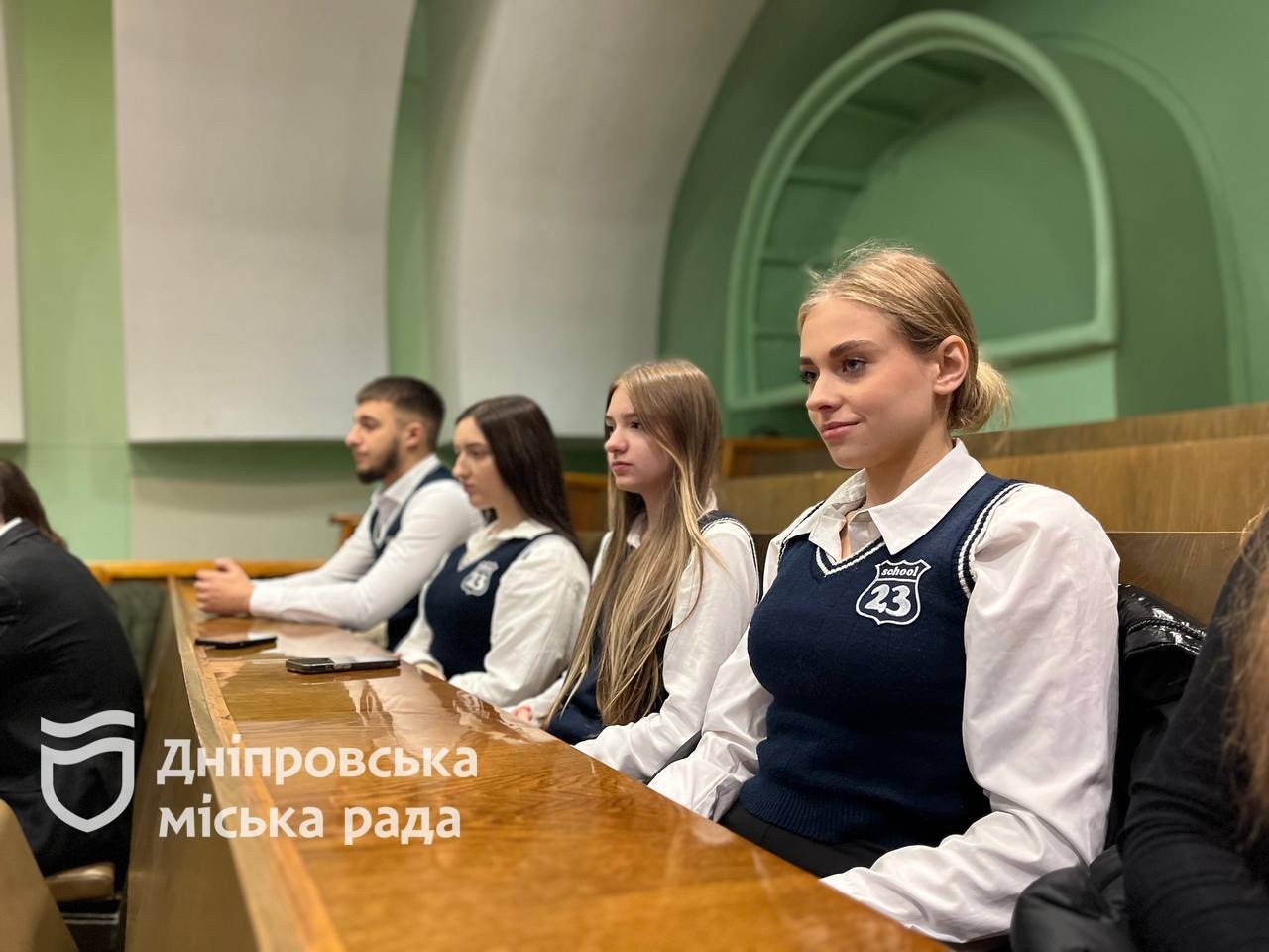 У Дніпрі школярі зустрілися з ветеранами на просвітницькій лекції про патріотизм і мужність 24.10.2025