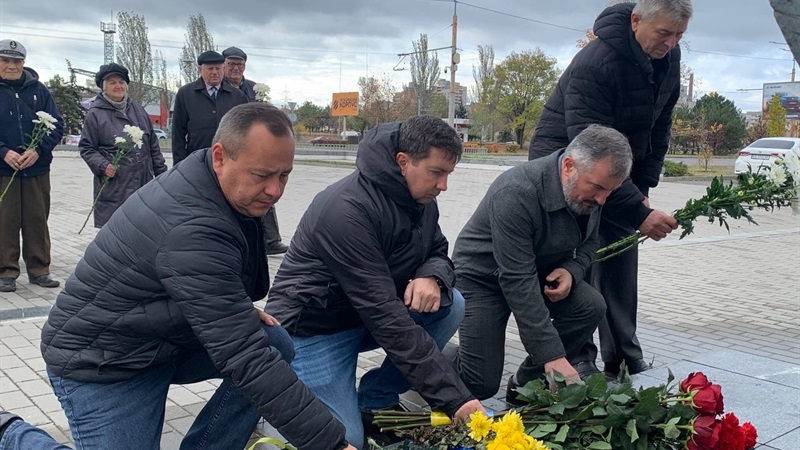 У Дніпрі відбулося урочисте покладання квітів до пам’ятника Воїнам 152-ї стрілецької дивізії на Набережній Заводській - 25.10.2025
