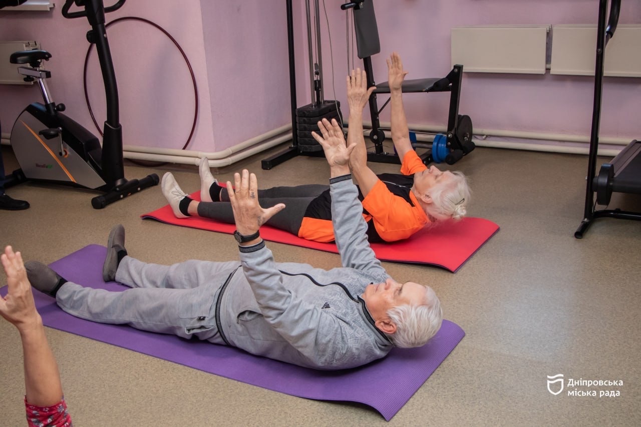 Спортзал, робота з психологом та заняття з комп'ютерної грамотності у міському терцентрі Дніпра 29.10.2025