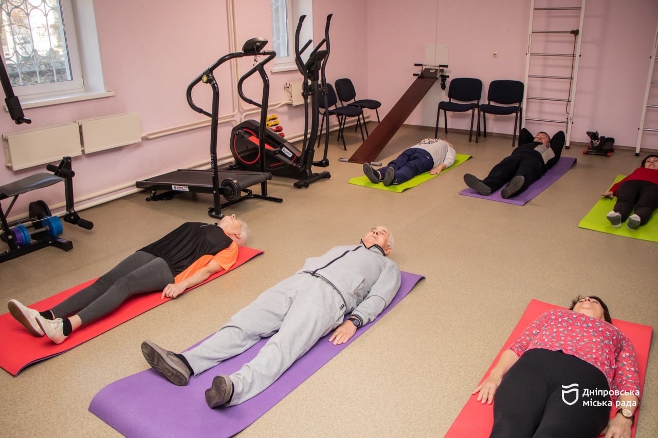Спортзал, робота з психологом та заняття з комп'ютерної грамотності у міському терцентрі Дніпра 29.10.2025