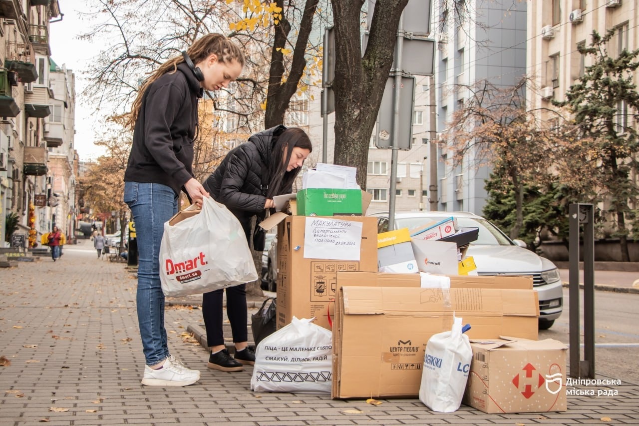 Дніпряни зібрали макулатуру в межах акції «Зігрій військового» 29.10.2025