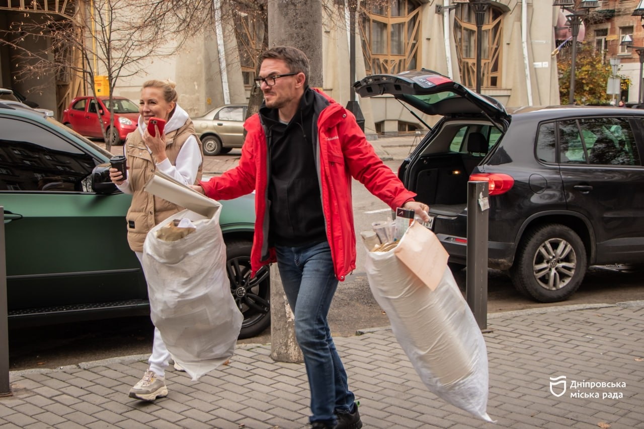 Дніпряни зібрали макулатуру в межах акції «Зігрій військового» 29.10.2025