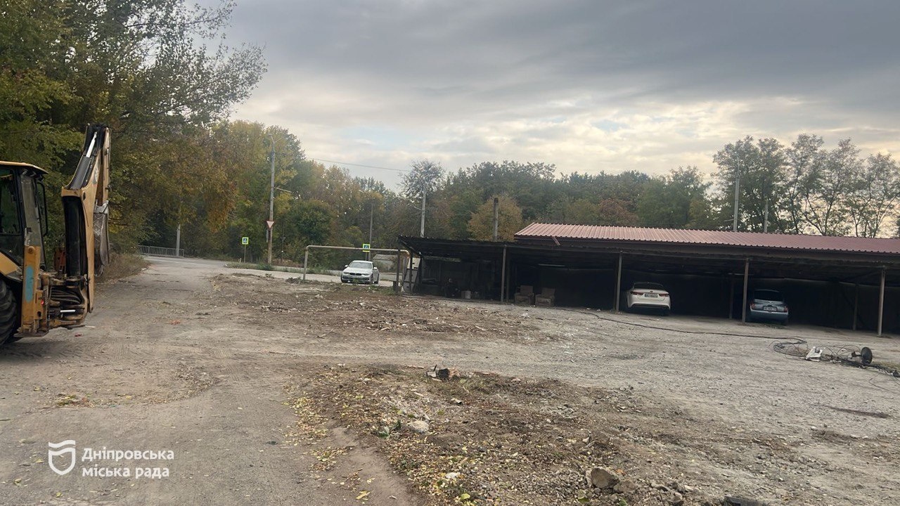 Дніпровська міськрада повернула громаді незаконно захоплену земельну ділянку на бульварі Слави, у районі будинку № 56